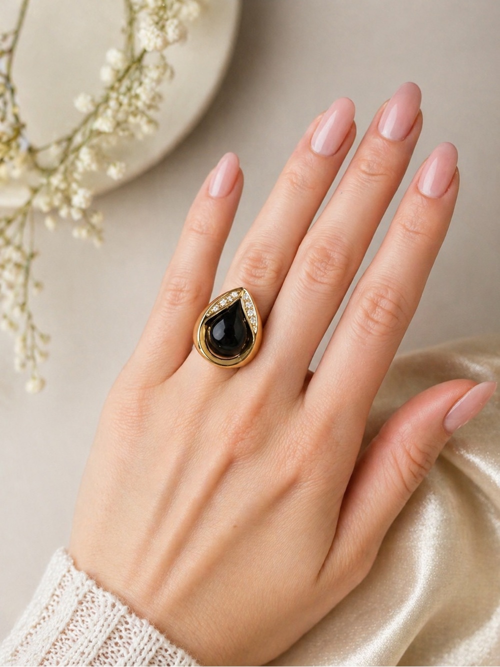 Camille Lucie Gold Tone Statement Ring Black Cabochon Rhinestone Size 7.5 NWT